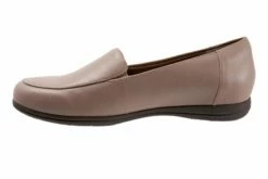 Deanna 13 Deanna -THE WALKING COMPANY Sales 3510 00749 2055 016 4