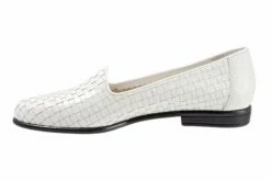 Liz -THE WALKING COMPANY Sales 3510 00749 5158 090 4