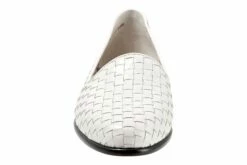 Liz -THE WALKING COMPANY Sales 3510 00749 5158 090 5