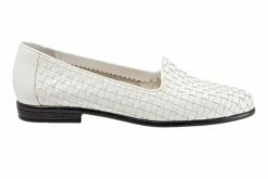 Liz -THE WALKING COMPANY Sales 3510 00749 5158 090 8