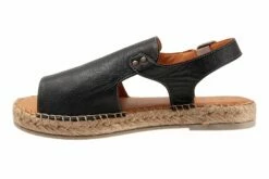 Nia -THE WALKING COMPANY Sales B2236 001 inside