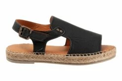 Nia -THE WALKING COMPANY Sales B2236 001 outside